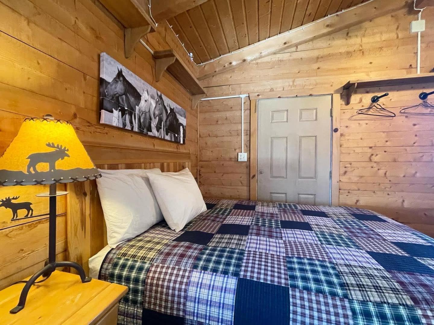 The Park Cabin At Mount Carmel Motel And Rv Park Exterior photo