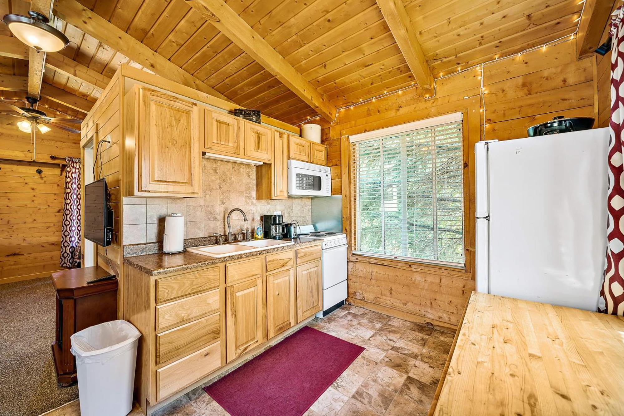 The Park Cabin At Mount Carmel Motel And Rv Park Exterior photo